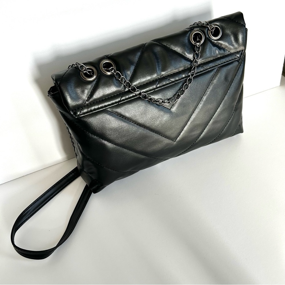 🌸NWT Black Vegan Leather Crossbody Bag. Chevron Design. - Picture 5 of 8